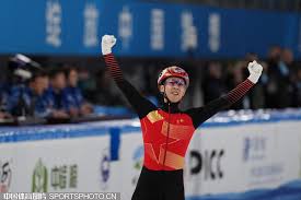 她帮助孩子
